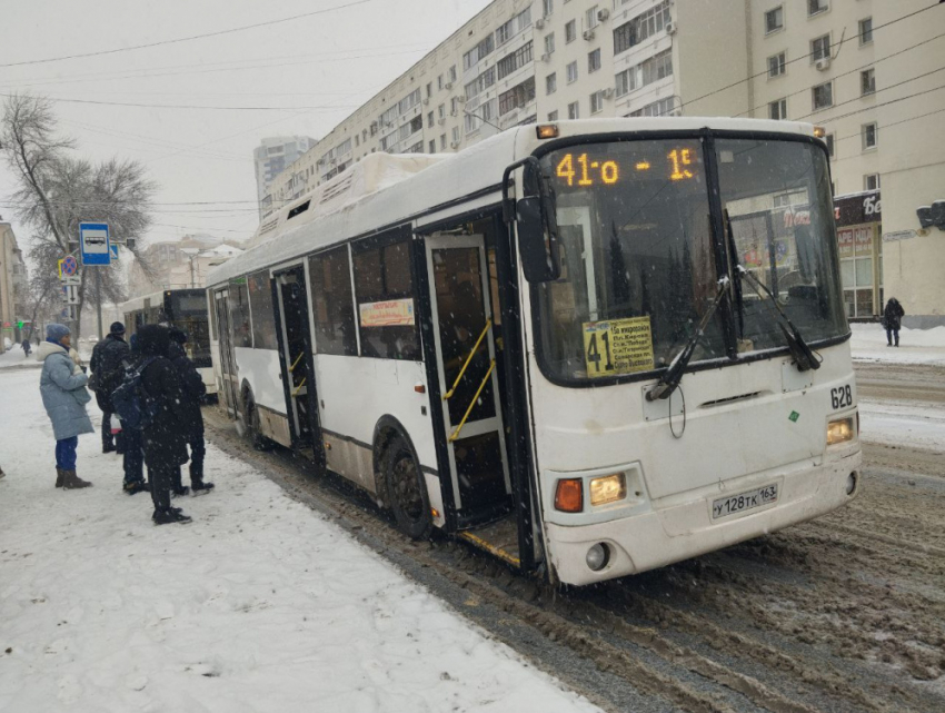 В автобусе №41 в Самаре во время движения загорелась печка