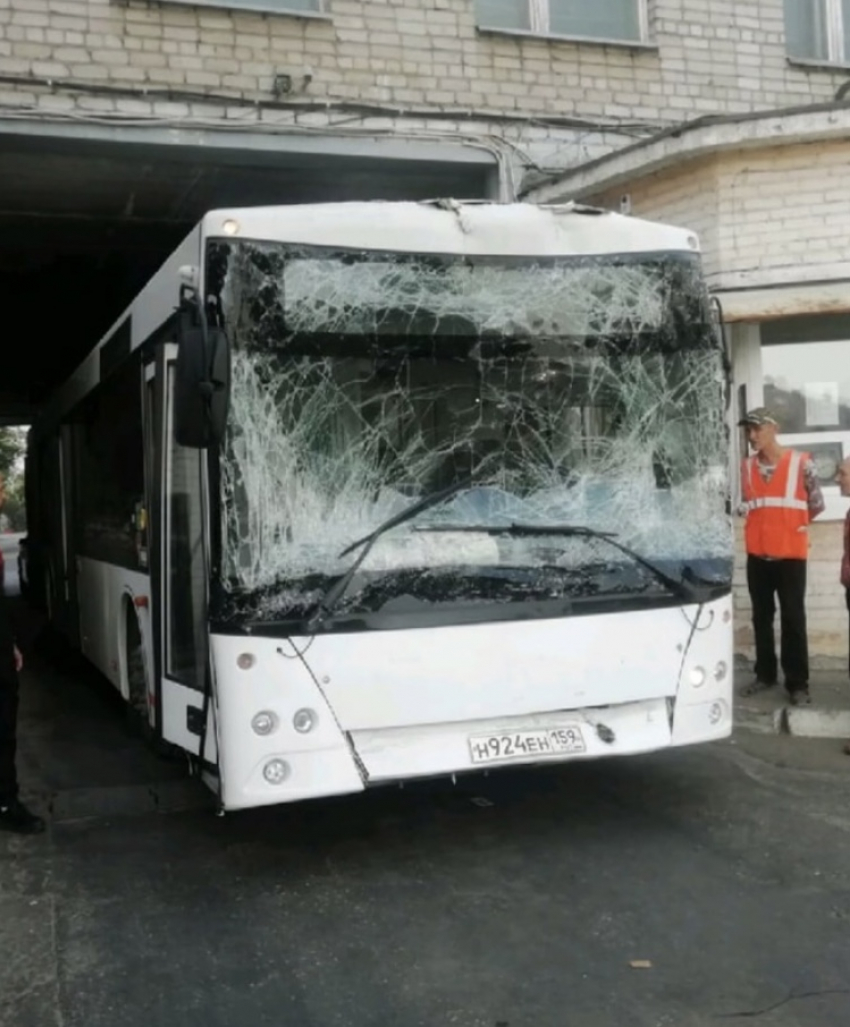 В Самару доставили не совсем новые автобусы МАЗ, три из них попали в ДТП по пути