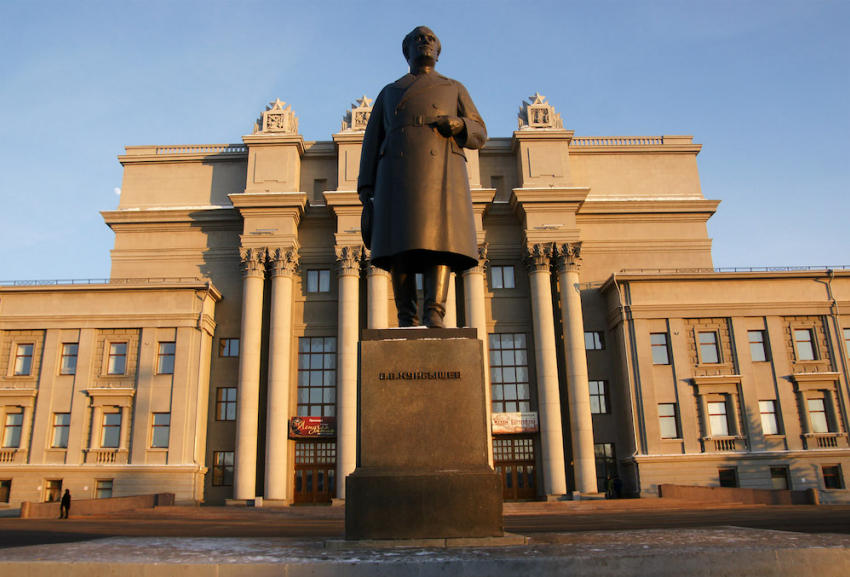 17 марта 1935 года в Самаре принято решение установить памятник Куйбышеву