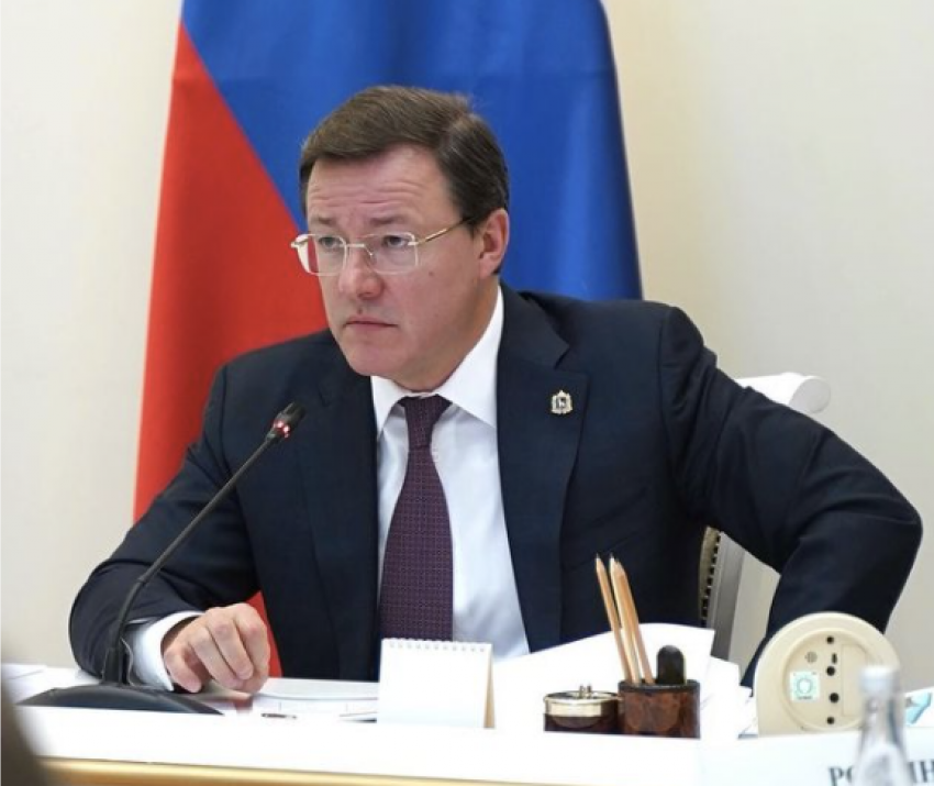 Губернатор Дмитрий Азаров прокомментировал атаки беспилотников на НПЗ