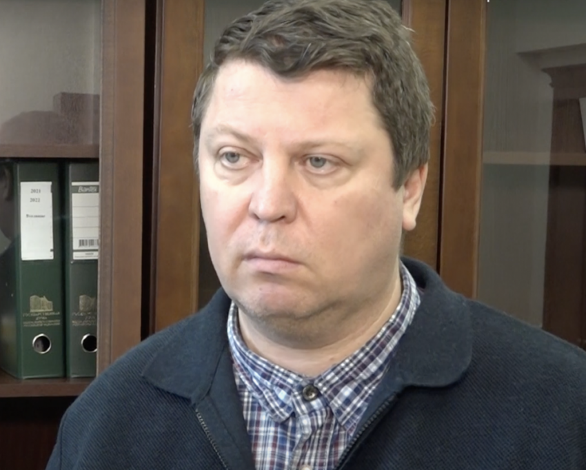 Подарок с намёком? Депутату Матвееву подарили водку «Губернатор»