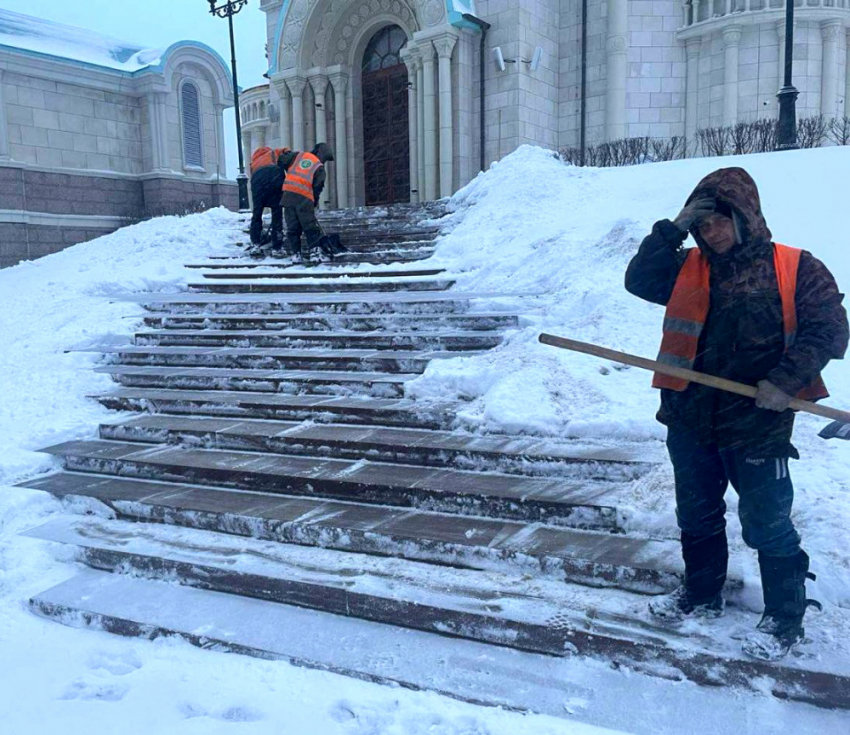 Под контролем главы Самары коммунальные службы освободили прихожанам дорогу к храму