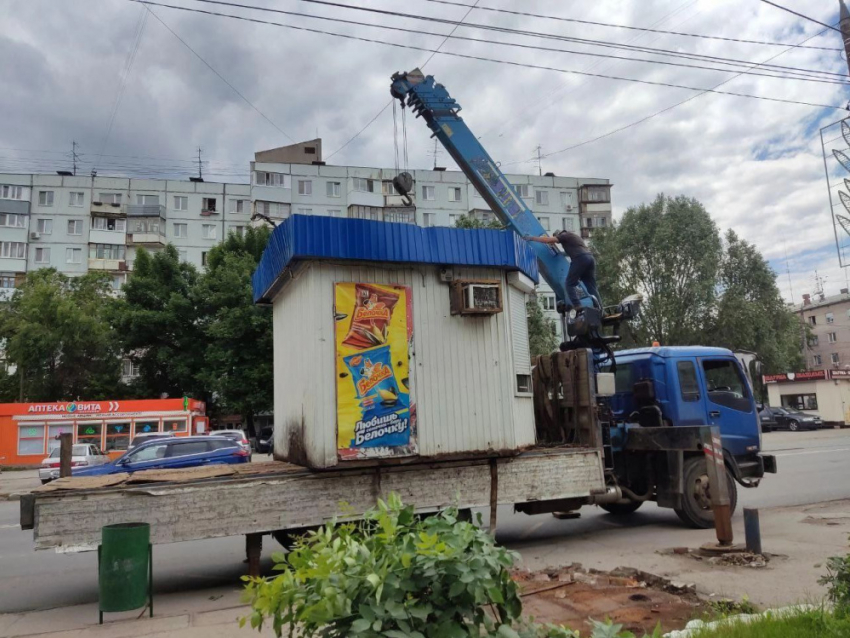 С начала года в Самаре демонтировали около 100 незаконных торговых объектов