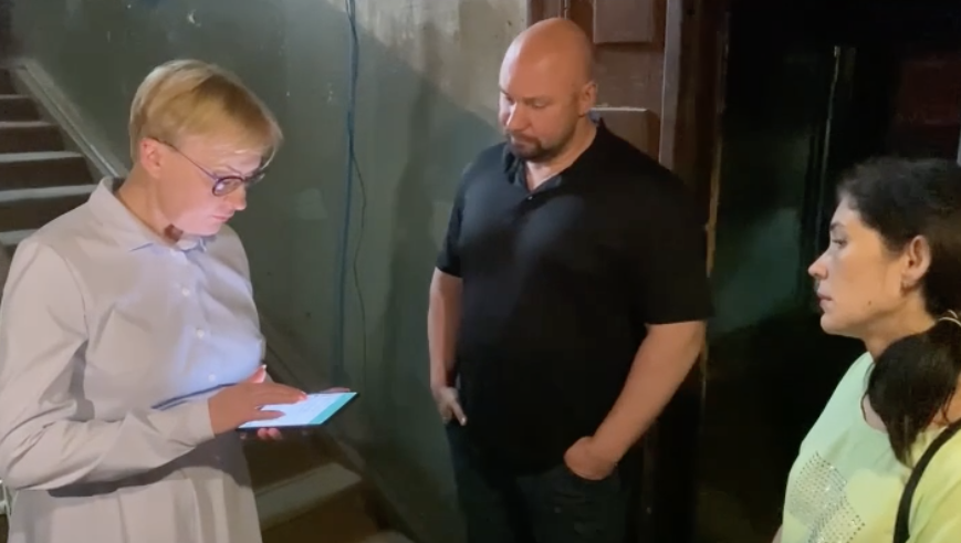 Елена Лапушкина посетила «филиал ада» в Самаре с супердорогим смартфоном