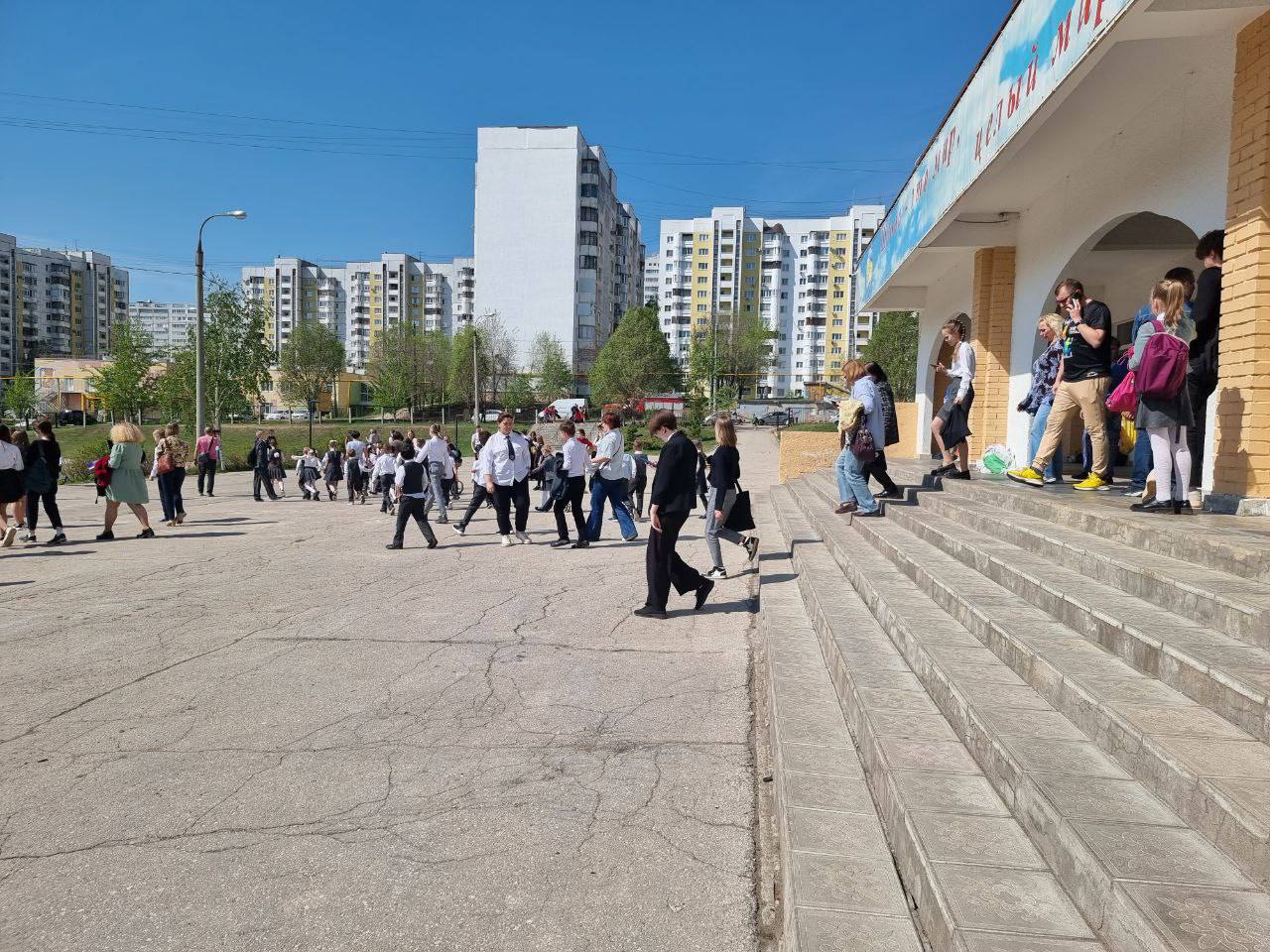 В Самаре одну за другой эвакуируют школы