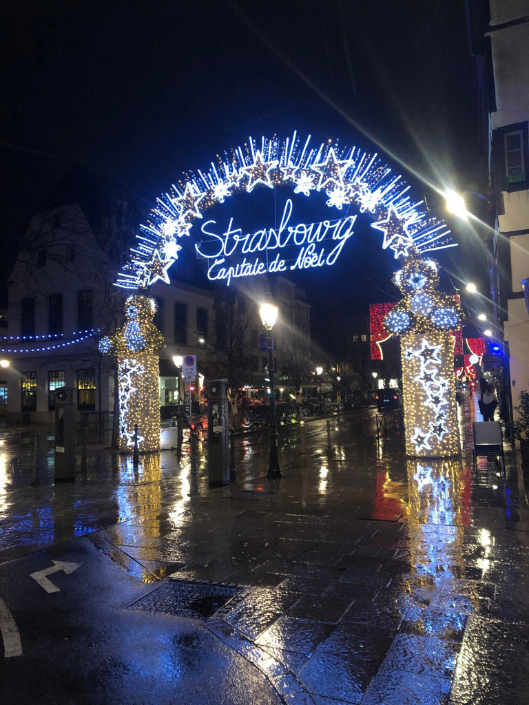 Рождественская_ярмарка_в_Страсбурге.jpg