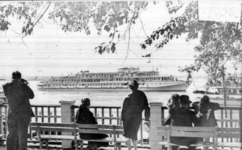 Вид на Волгу с набережной Куйбышевской пристани. 1960 год. Из фотофонда ЦГАСО.jpg